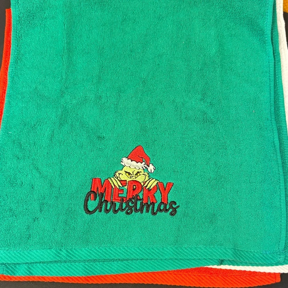 Festive Holiday Bath Towels Set - White, Green, and Red